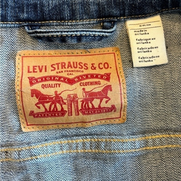 Levi’s Jean Jacket - Picture 3 of 7